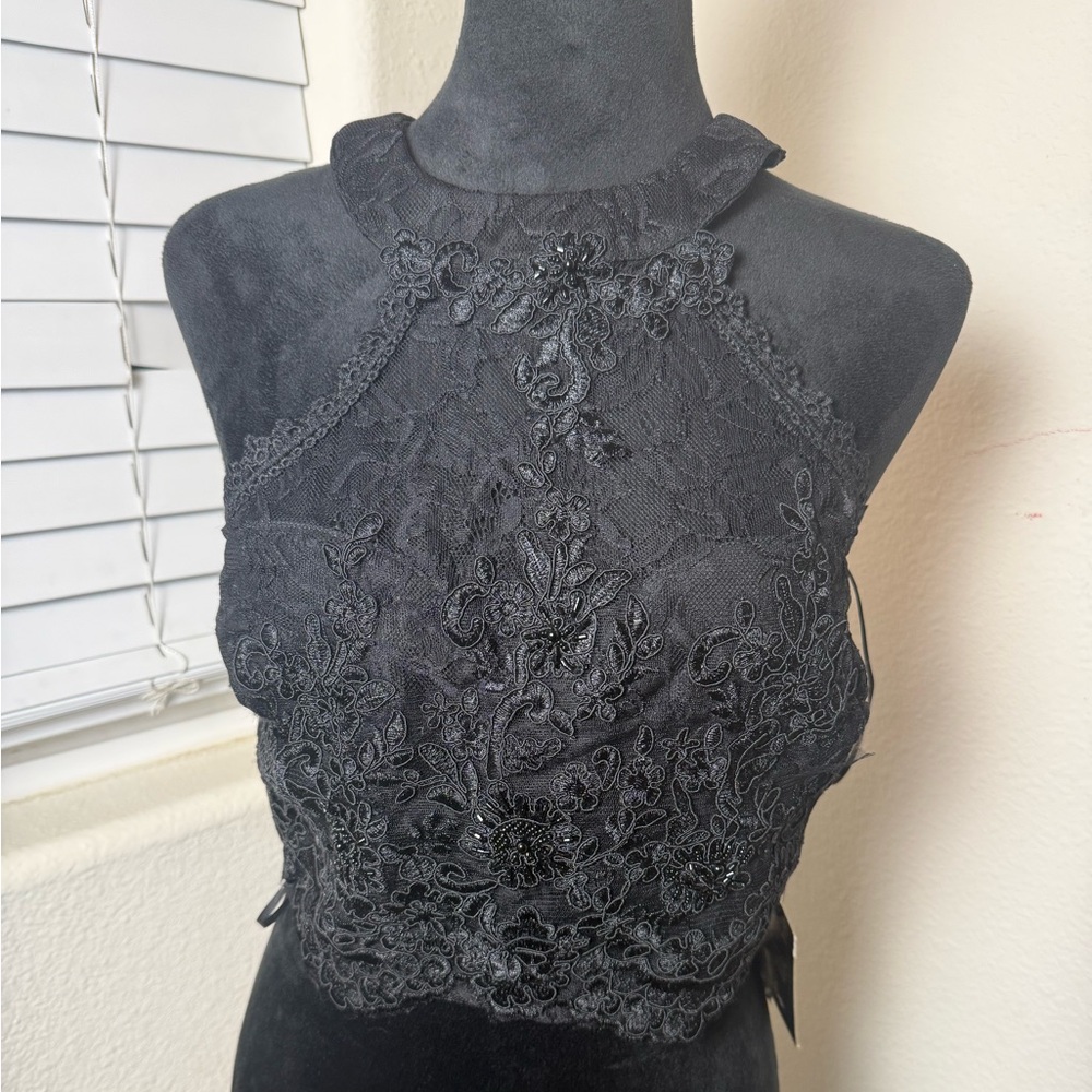 LuLu’s Black crop top sleeveless /lace